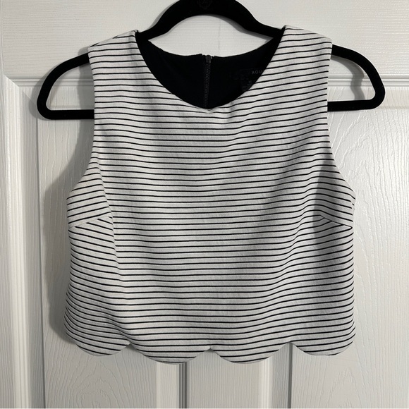 Aqua crop top, size M, white/black, scalloped hem, zip back, modern, minimalist - Picture 1 of 7